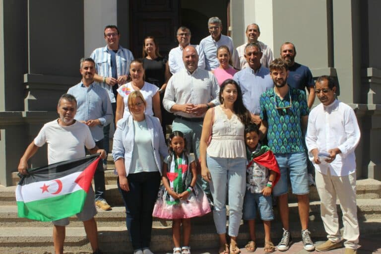 El Cabildo recibe a los menores saharauis del programa de acogida Vacaciones en Paz