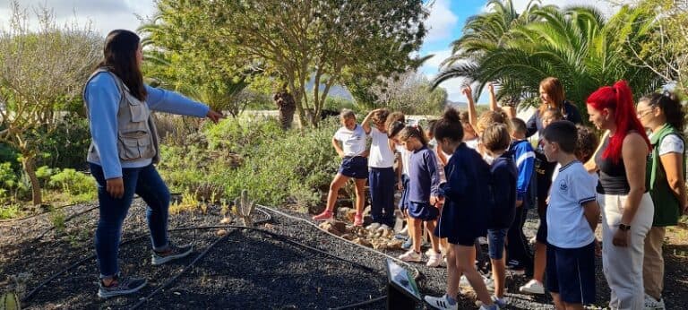 Los escolares visitan la Estación Biológica de La Oliva con motivo del Día del Árbol