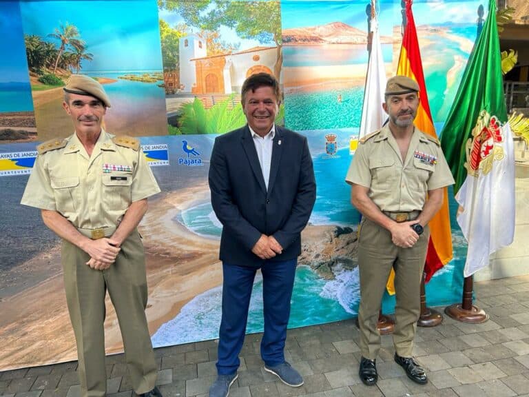 Pájara homenajea a los Cuerpos de Seguridad y Emergencias por su trabajo durante la pandemia
