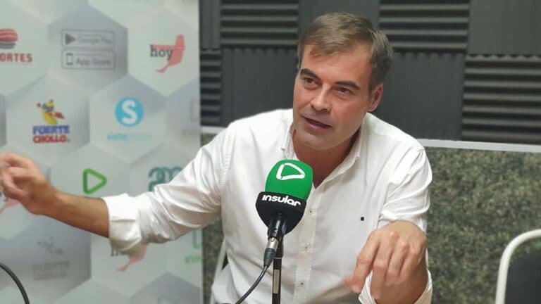 “Las listas de espera disparatadas y Noemí Santana en Fuerteventura anunciando nuevos impuestos”