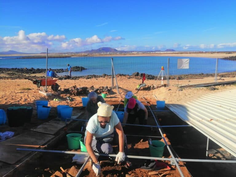 Se retoman los trabajos arqueológicos en el yacimiento de Lobos I, el más importante de Canarias