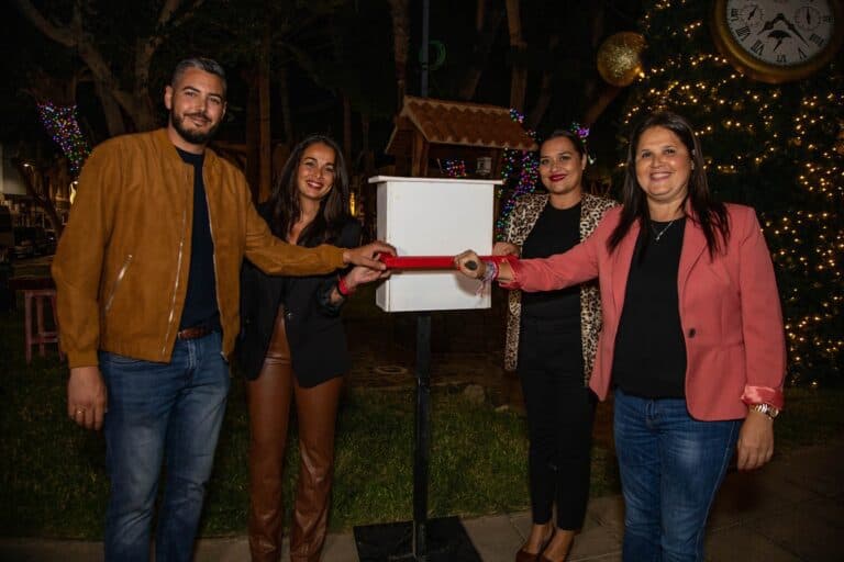 Tuineje da la bienvenida a la Navidad con el encendido del alumbrado