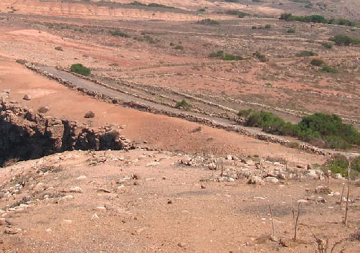 Localizan el cuerpo sin vida de un varón en un camino de tierra en Lanzarote