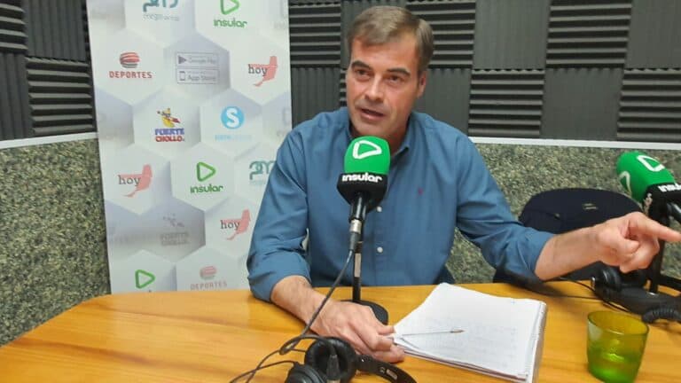 «Blas Acosta se ha negado a hacer un pacto de salvación en el Cabildo»