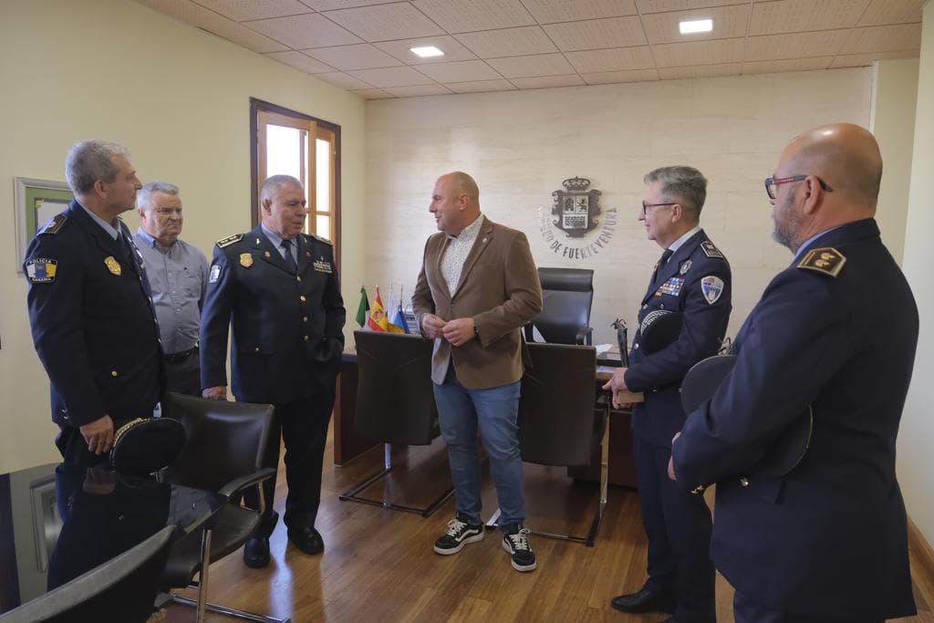 Lloret recibe al representante nacional, canario y provinciales de las policías locales