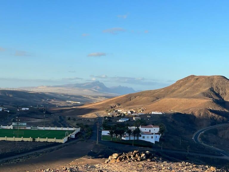 Vecinos de zonas entre La Pared, Las Hermosas y Ugán recibirán por fin señal de televisión