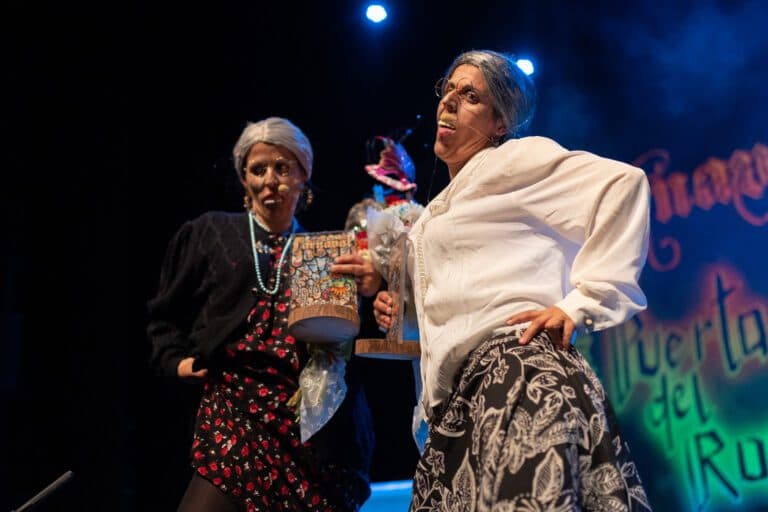 Puerto del Rosario recibe el Carnaval con un pregón reivindicativo de los movimientos vecinales de los 90