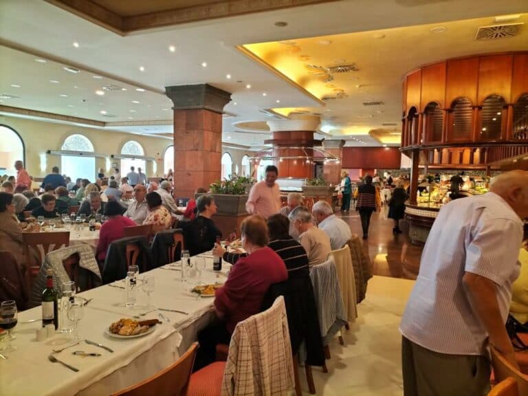 Más de 170 mayores participan en un almuerzo organizado por el Ayuntamiento de Pájara