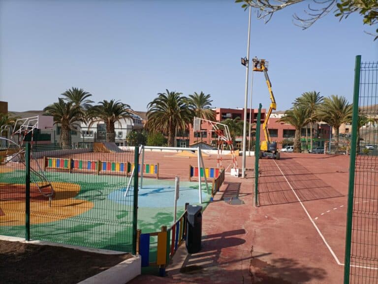 Pájara mejora la eficiencia energética del parque infantil de La Lajita