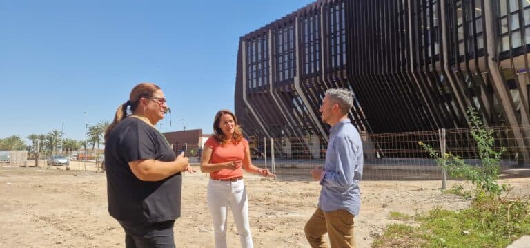 Lola García denuncia la «farsa» de Lloret que inaugura la Biblioteca de Gran Tarajal sin libros