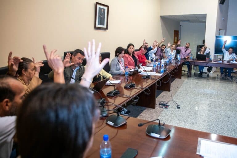 Tuineje insta al Cabildo a acabar con la carencia de guaguas y reforzar el servicio