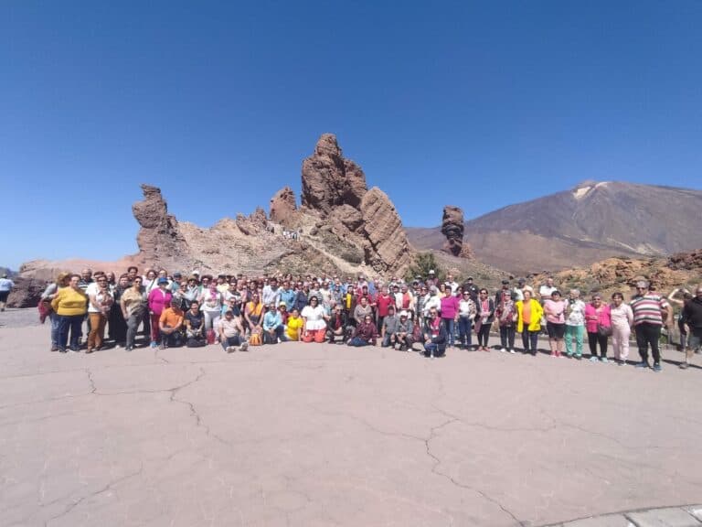 Más de 130 mayores de Pájara participan en un viaje a Tenerife y La Gomera