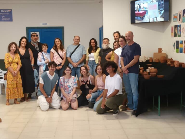 La Casa de la Cultura de Gran Tarajal acoge una exposición del alumnado de artes del IES Vigán