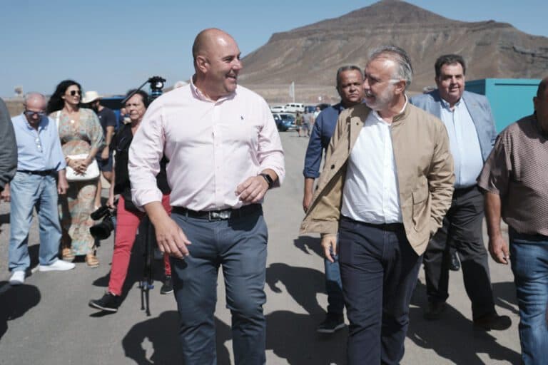 El presidente del Cabildo, Sergio Lloret, recibe al presidente del Gobierno canario en FEAGA 2023