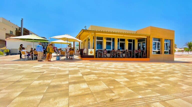 Caleta de Fuste acoge un Mercado de Primavera junto al mar este viernes por la tarde