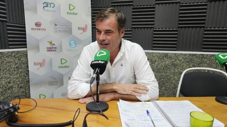 «Dimitir ¿por qué?, a día de hoy tengo el apoyo de todos lo comités locales de Fuerteventura»
