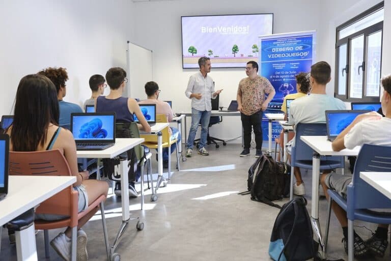 Quince jóvenes aprenden a diseñar y crear videojuegos gracias al Cabildo