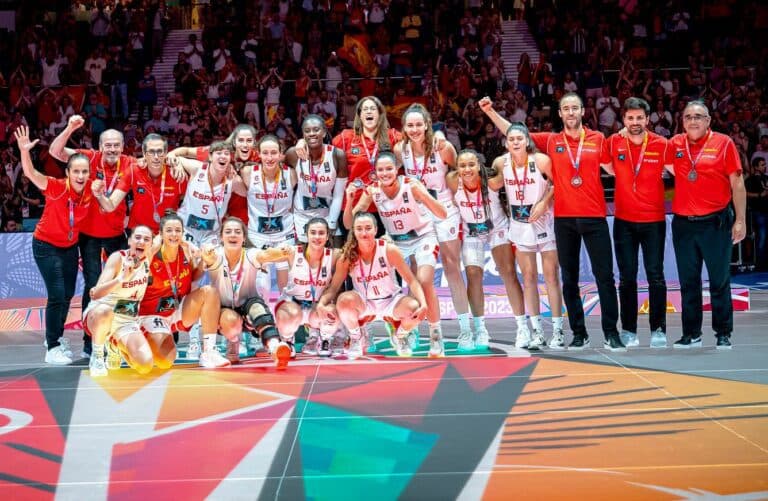 Puerto del Rosario felicita a Carla Brito por el subcampeonato del mundo de baloncesto sub-19