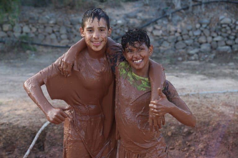 ‘Oasis Camp’ acerca la naturaleza a los jóvenes: diversión y aprendizaje
