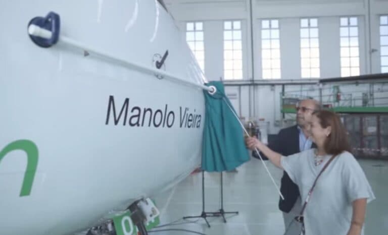 Binter bautiza a uno de sus aviones con el nombre de Manolo Vieira