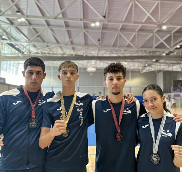 El ayuntamiento felicita al C.D. Nago por sus cuatro medallas en el Campeonato de Canarias de Karate