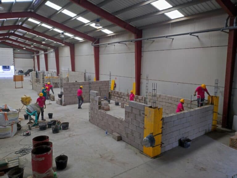 15 alumnos del PFAE Rehabilitando Fuerteventura trabajan en el futuro centro de empleo y empresas digitales