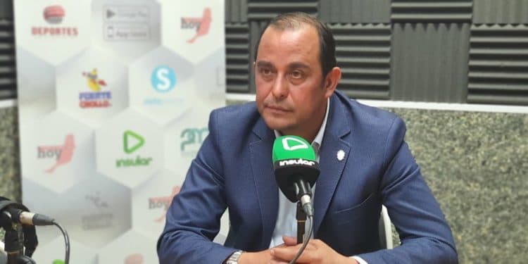 Blas Acosta califica de atropello y persecución la decisión del Ministerio de Transición Ecológica de demoler el Oliva Beach