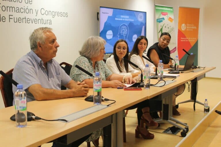 Asomasamen recibe la Medalla de Oro de Canarias