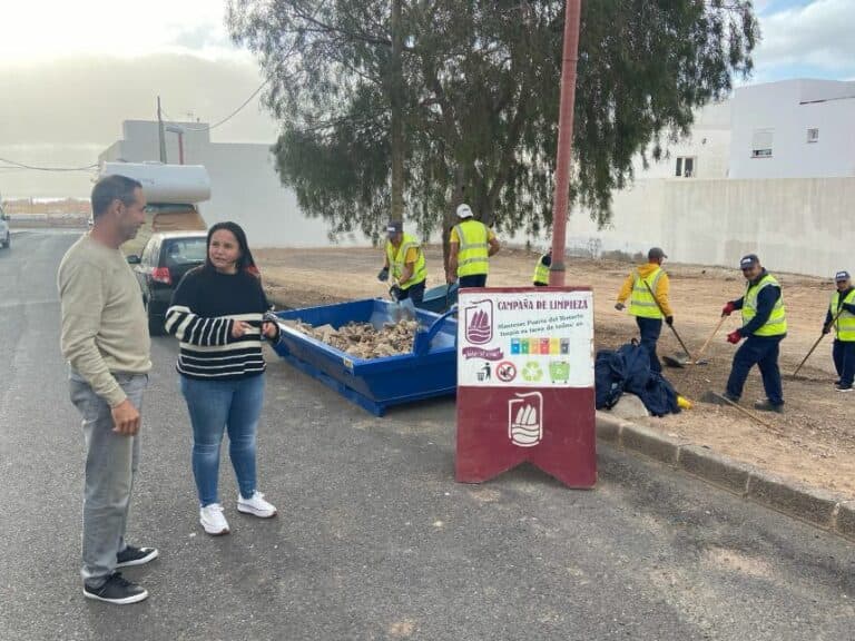 ‘Puerto brilla’ continúa trabajando en la limpieza de playas y pueblos del municipio