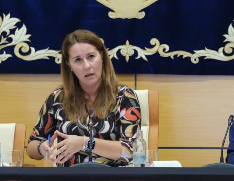 Lola García exige que la bonificación del carburante aprobada por el Parlamento Canario se haga extensiva a Lanzarote y Fuerteventura
