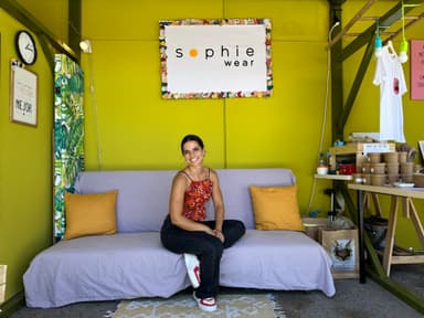 Sophie Wear: «trabajé en un taller de novias y me pregunté cómo sería tener la ilusión que provocan esos trajes todos los días con prendas en la calle»