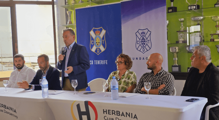 El CD Herbania y el CD Tenerife firman un convenio para impulsar el fútbol base