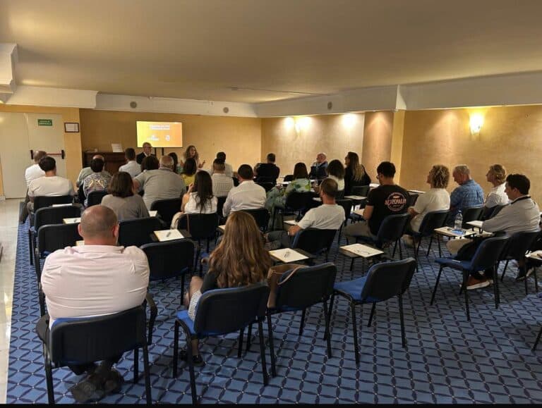 El sector turístico de Pájara expone sus necesidades en una reunión con el Patronato