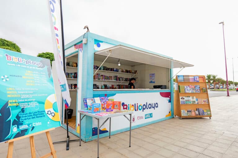Inaugurada la nueva temporada de la Biblioplaya en Puerto del Rosario