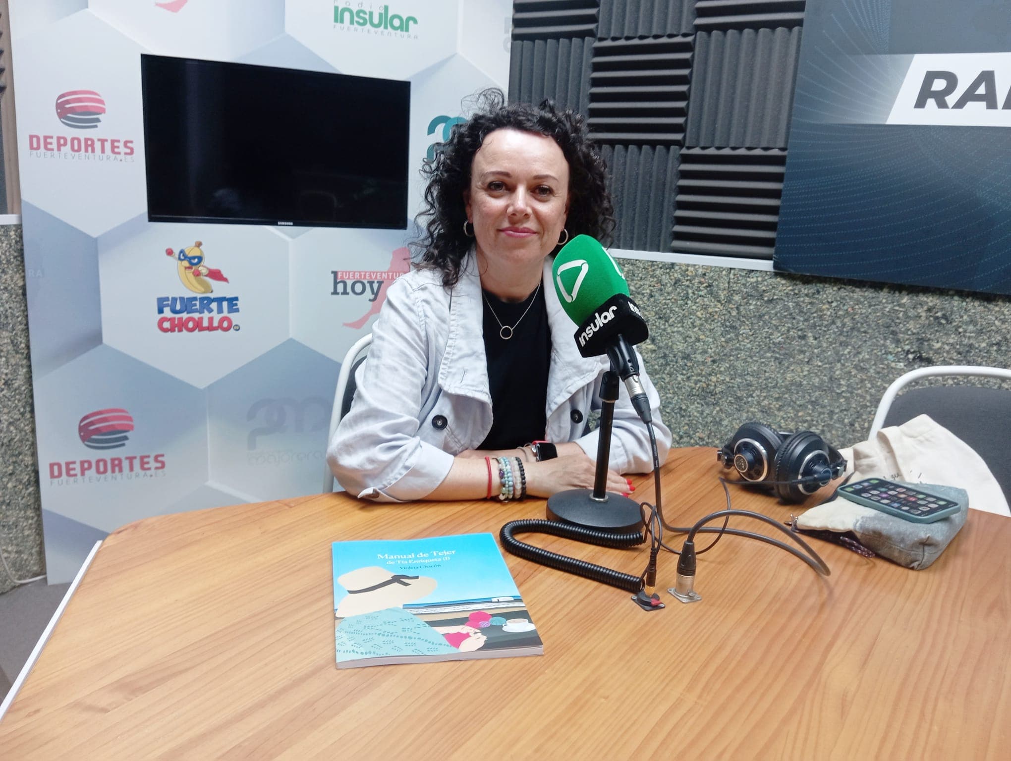 Violeta Chacón nos presenta su ‘Manual de Tejer de Tía Enriqueta’