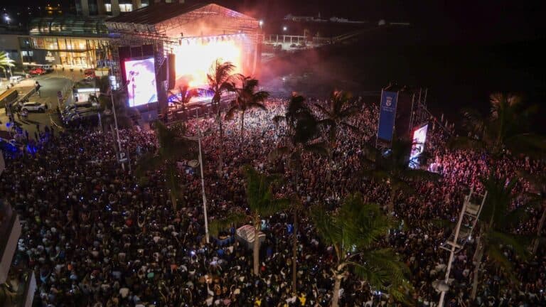 Arrecife se consolida culturalmente: Sebastián Yatra reúne a 65,000 personas en la playa del Reducto