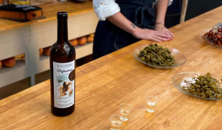 Bodegas Gavias del Sordo de Tetir triunfa en el Mondial des Vins Extrêmes 2024 con su Malvasía Volcánica