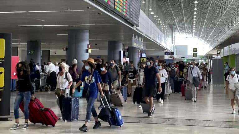 Fuerteventura lidera el crecimiento de pasajeros aéreos en Canarias en el primer semestre de 2025