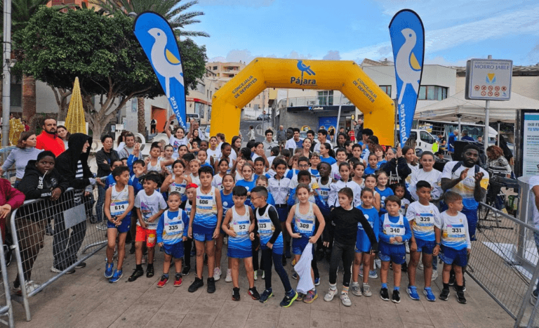 Un centenar de jóvenes participan en la XIX Carrera de Navidad Christian Moreno López