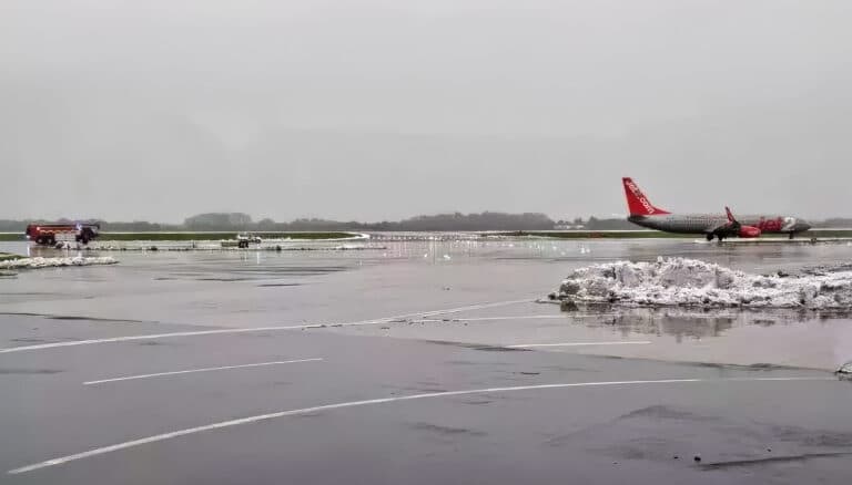 Avión de Jet2 realiza aterrizaje de emergencia en Manchester antes de llegar a Fuerteventura