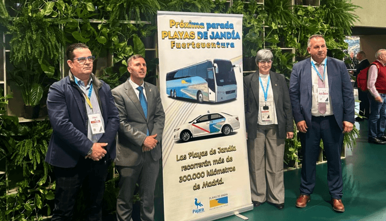 Playas de Jandía se promociona a lo grande: 50 taxis y una guagua recorrerán Madrid