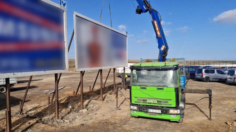 La Justicia avala la eliminación de vallas publicitarias en Corralejo