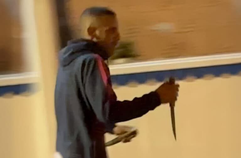 Detenido un hombre que sembró el pánico en Caleta de Fuste al caminar con un cuchillo