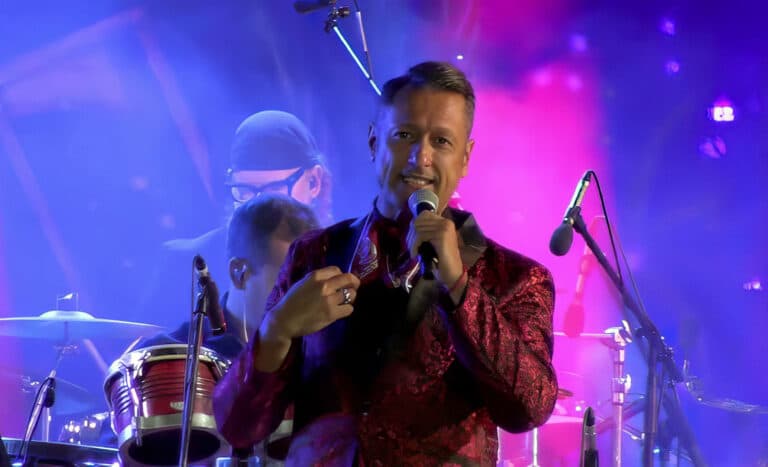 La Candelaria en La Oliva se ilumina con un homenaje a Juan Gabriel