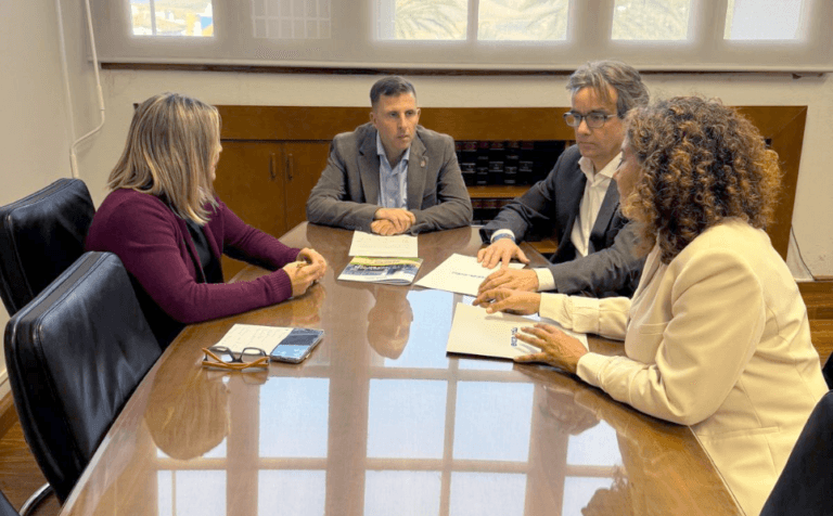 Pájara refuerza su apuesta por la formación a distancia con una nueva colaboración con Radio ECCA