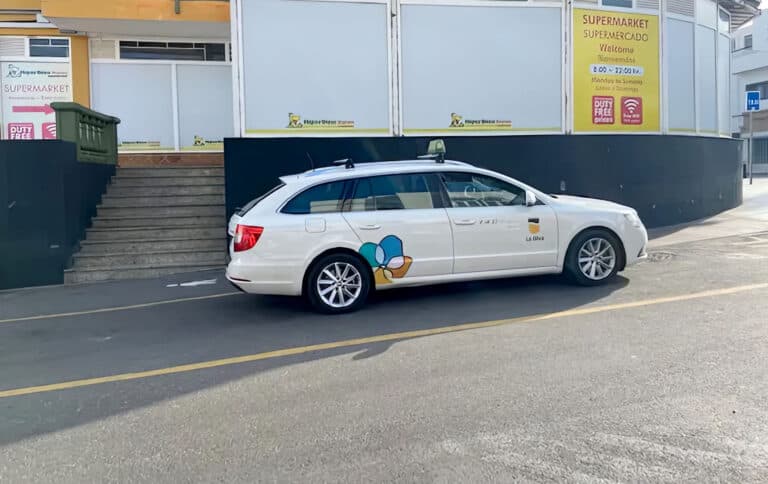 Seis licencias sin adjudicar: el PP denuncia parálisis en el servicio de taxi en La Oliva