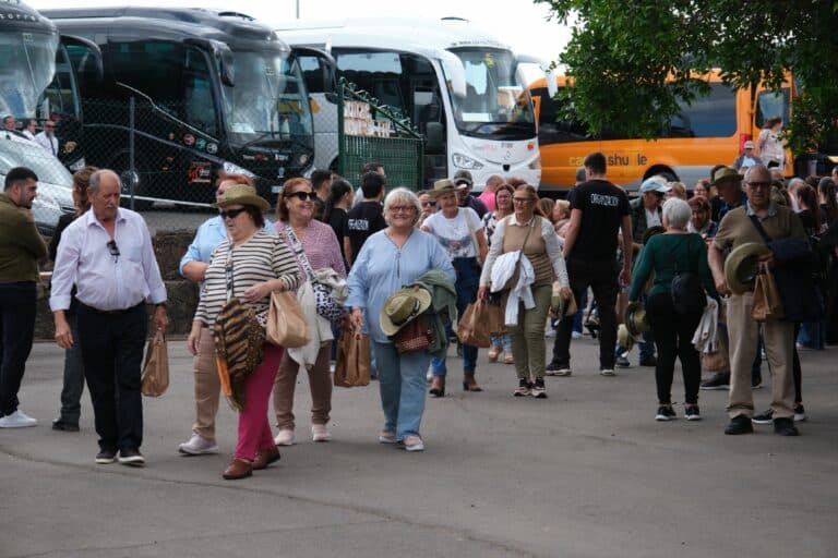 La tradición se mantiene viva: 700 mayores protagonizan el encuentro en FEAGA