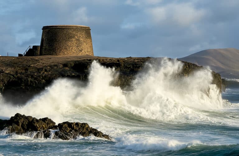 Canarias activa la prealerta por viento fuerte y fenómenos costeros este fin de semana