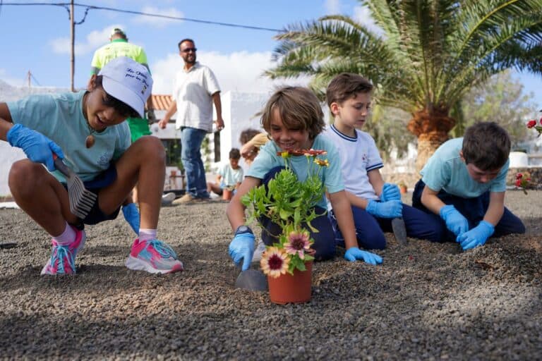 El CEIP Lajares da vida al proyecto ‘El jardín urbano de mi cole’