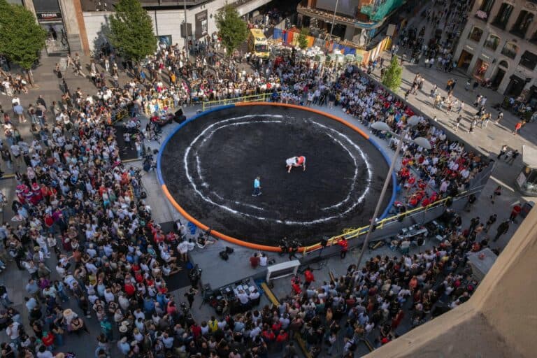 La arena de La Palma se pierde en Madrid: 24 toneladas de ceniza volcánica canaria sin destino